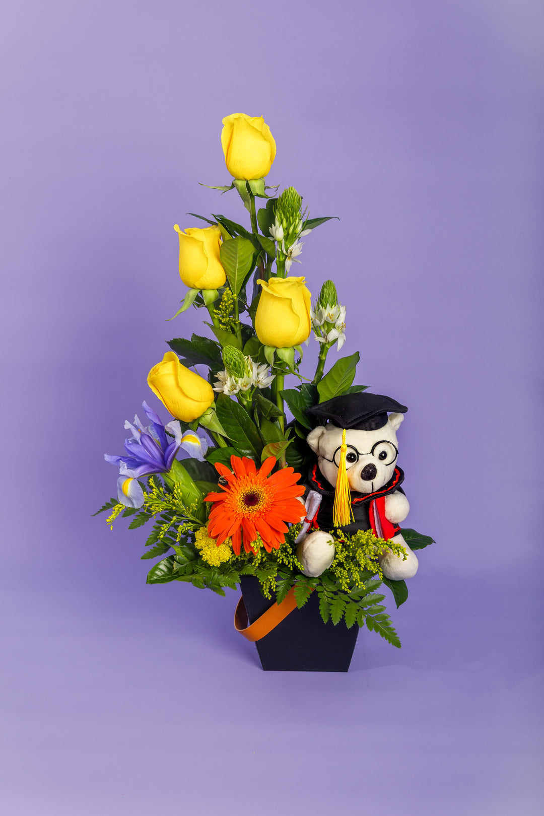 Arreglo de 4 rosas amarillas con peluchito de graduacion