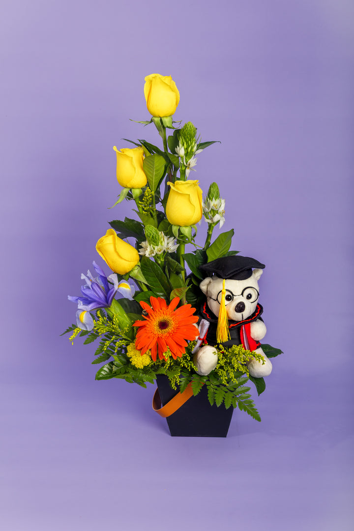 Arreglo de 4 rosas amarillas con peluchito de graduacion