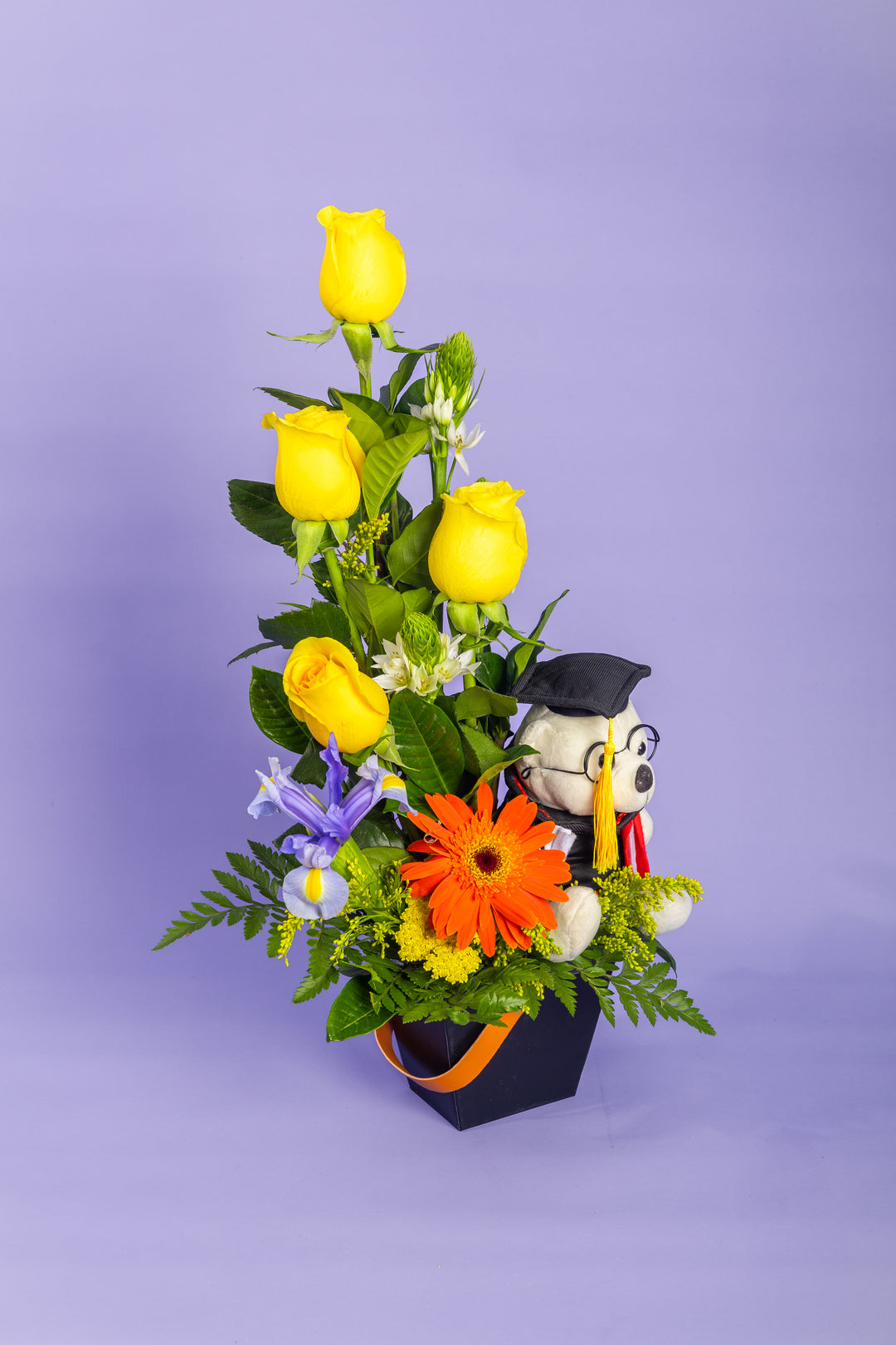 Arreglo de 4 rosas amarillas con peluchito de graduacion