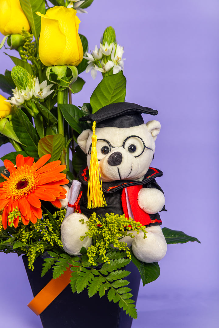 Arreglo de 4 rosas amarillas con peluchito de graduacion