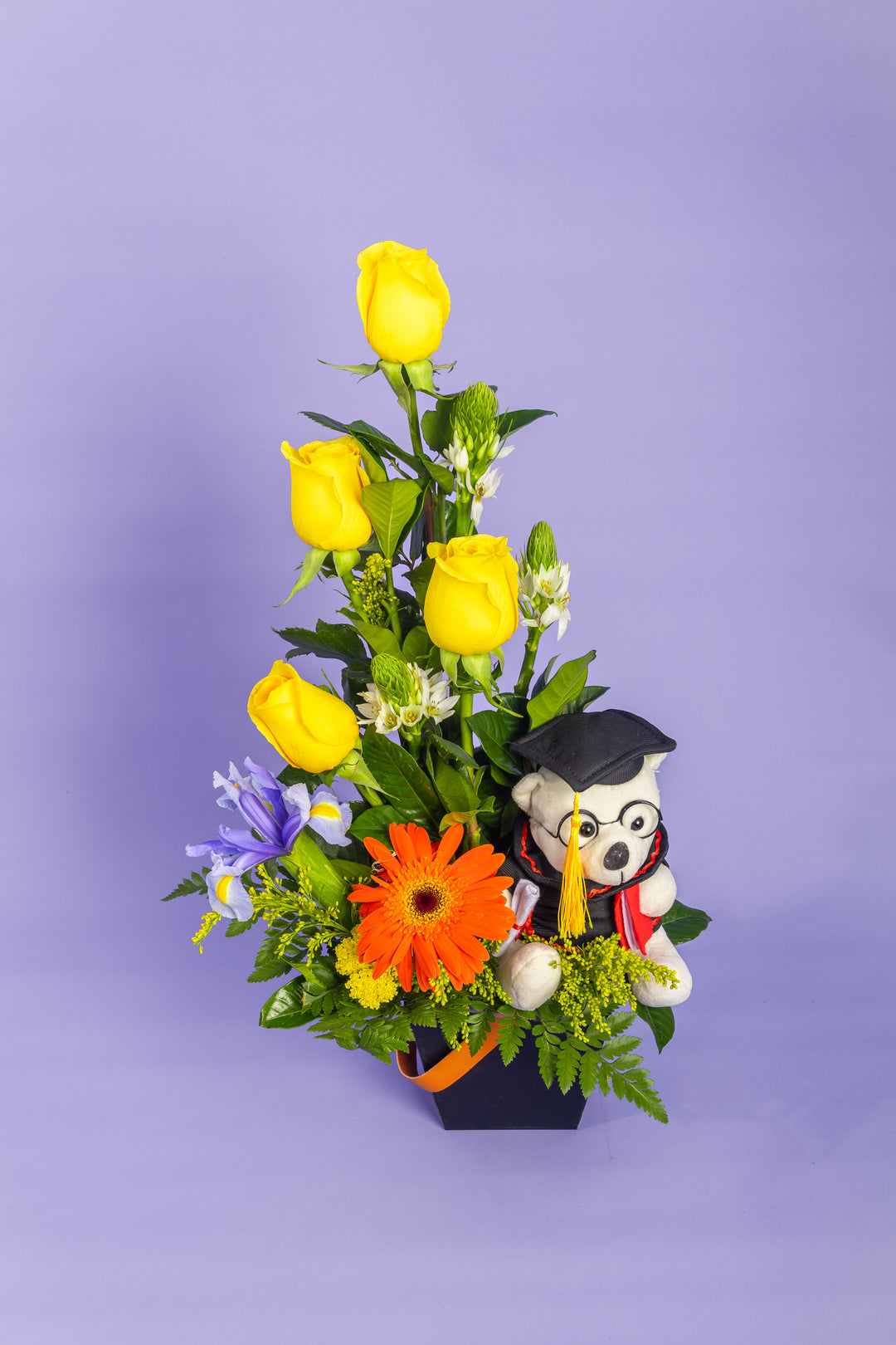 Arreglo de 4 rosas amarillas con peluchito de graduacion