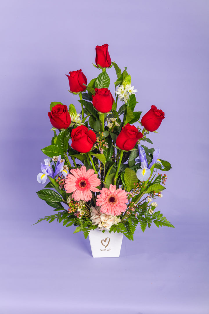 Arreglo de 7 rosas con 2 gerberas