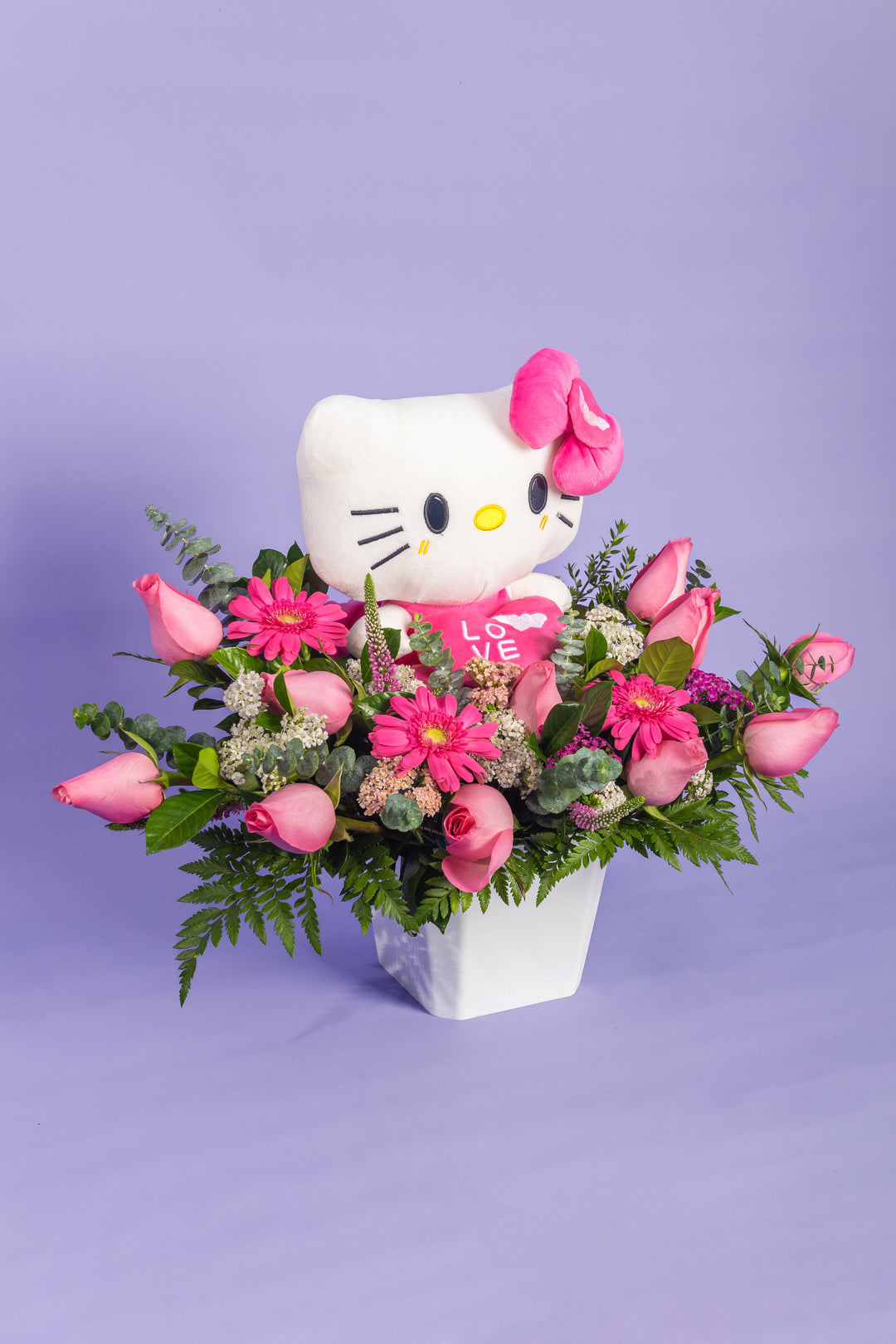 Box de rosas rosadas con peluche de hello kitty