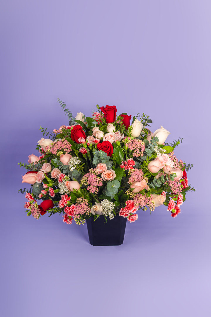 Box de rosas rosadas y rojas