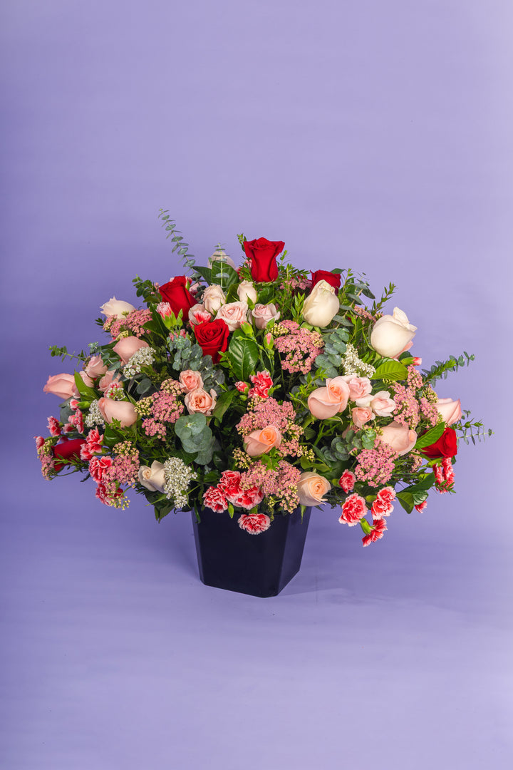 Box de rosas rosadas y rojas