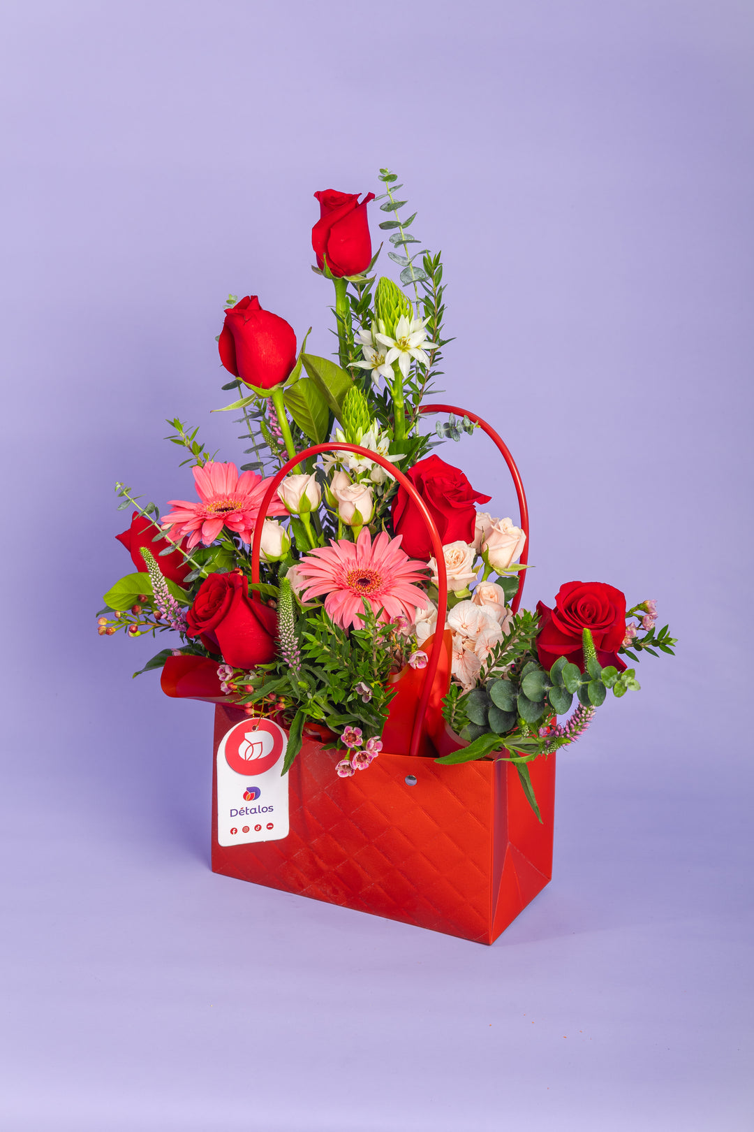Cartera roja con rosas rojas y 2 gerberas