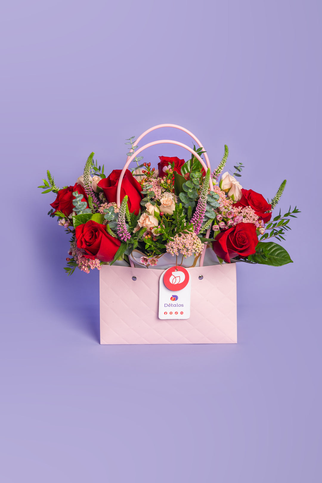 Cartera rosada con rosas rosadas