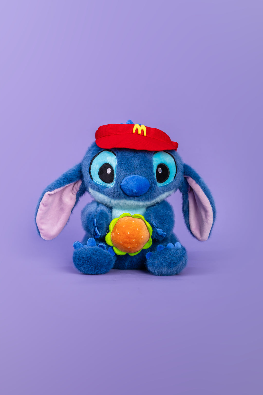 Stitch con hamburguesa