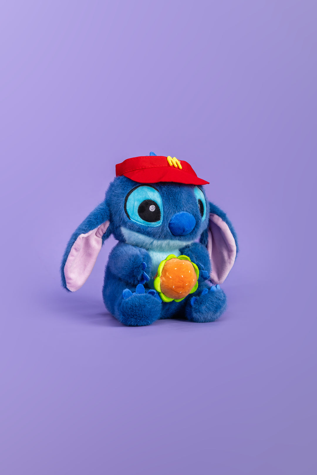 Stitch con hamburguesa