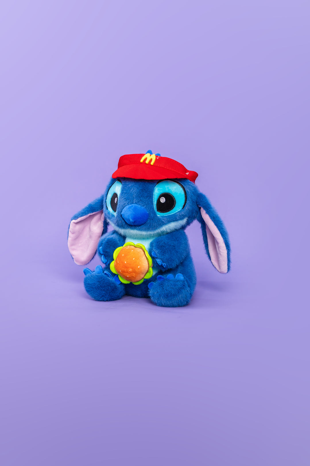 Stitch con hamburguesa