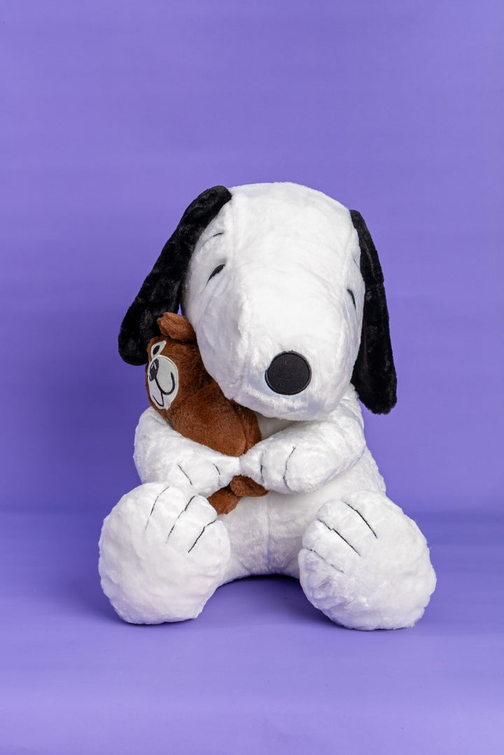 Snoopy con peluche de oso