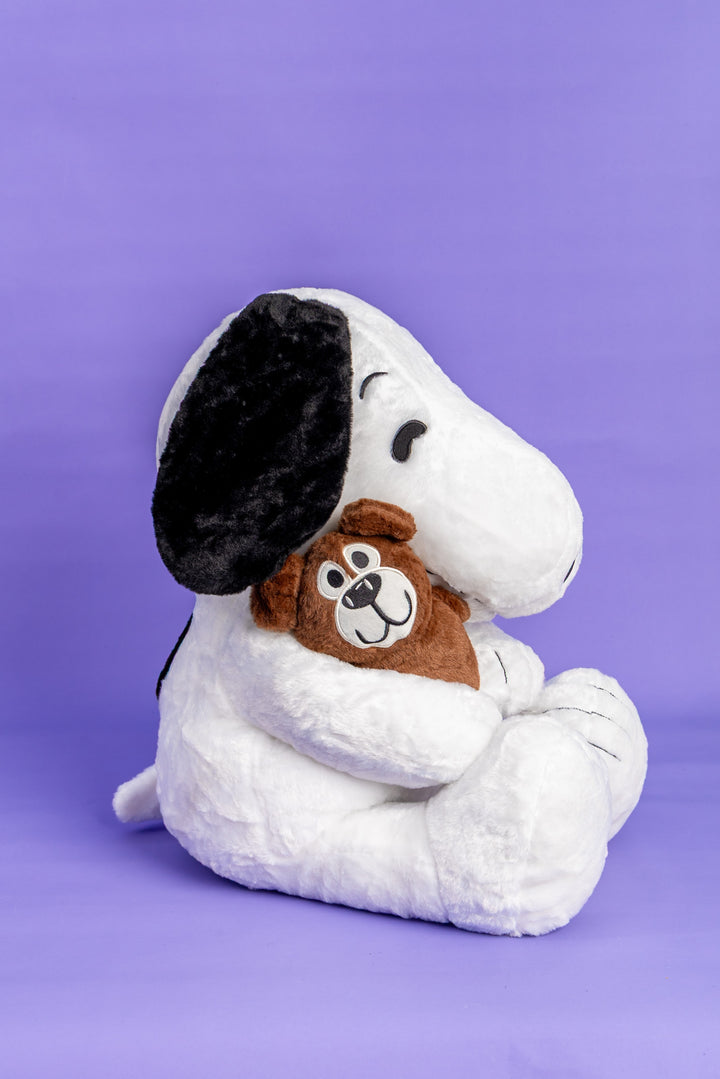 Snoopy con peluche de oso