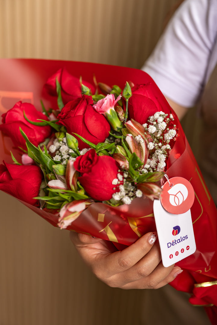 RAMO DE 6 ROSAS ROJAS