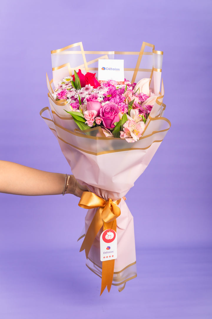 Ramo de rosas con variedad