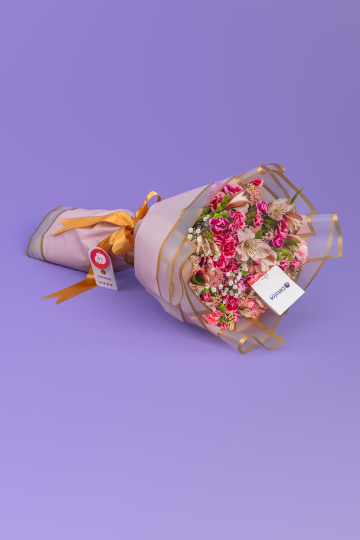 Ramo de astromelia y flor de acompañamiento