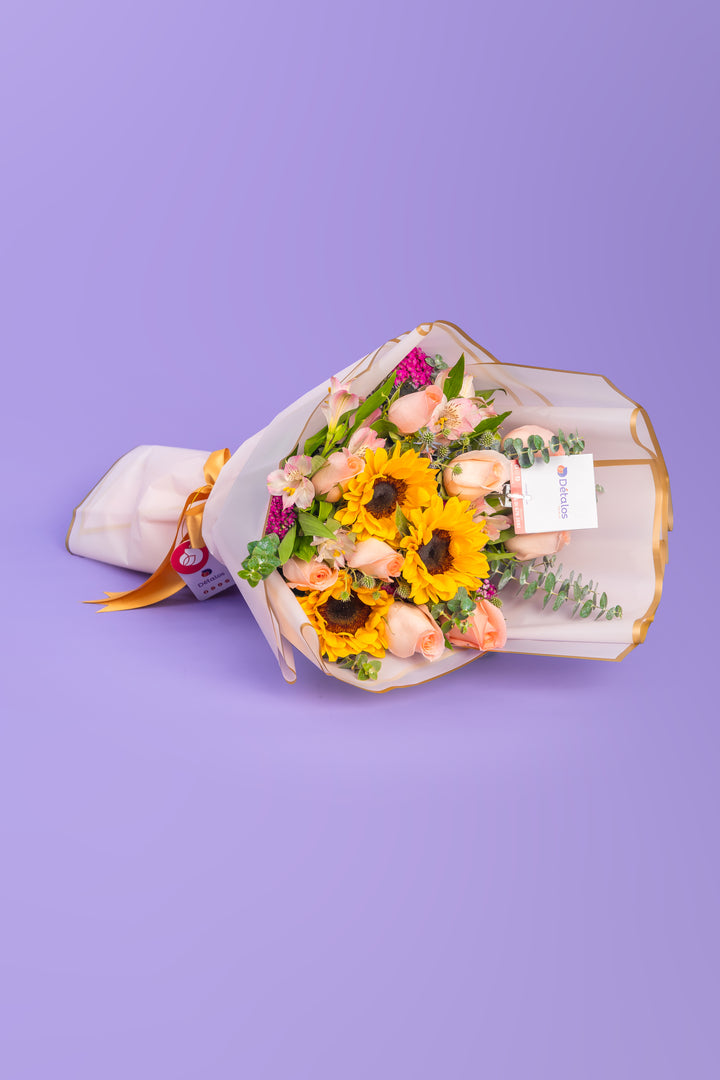 Ramo de girasoles con rosas