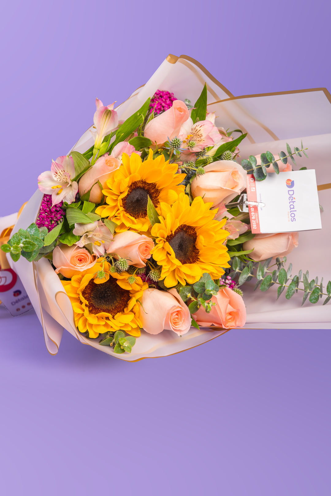 Ramo de girasoles con rosas