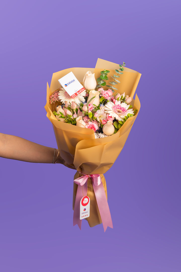 Ramo de rosas con gerberas