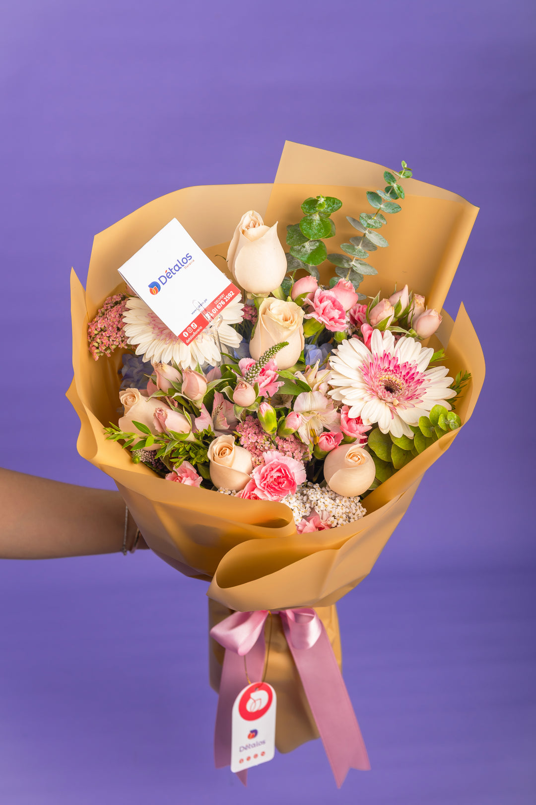 Ramo de rosas con gerberas
