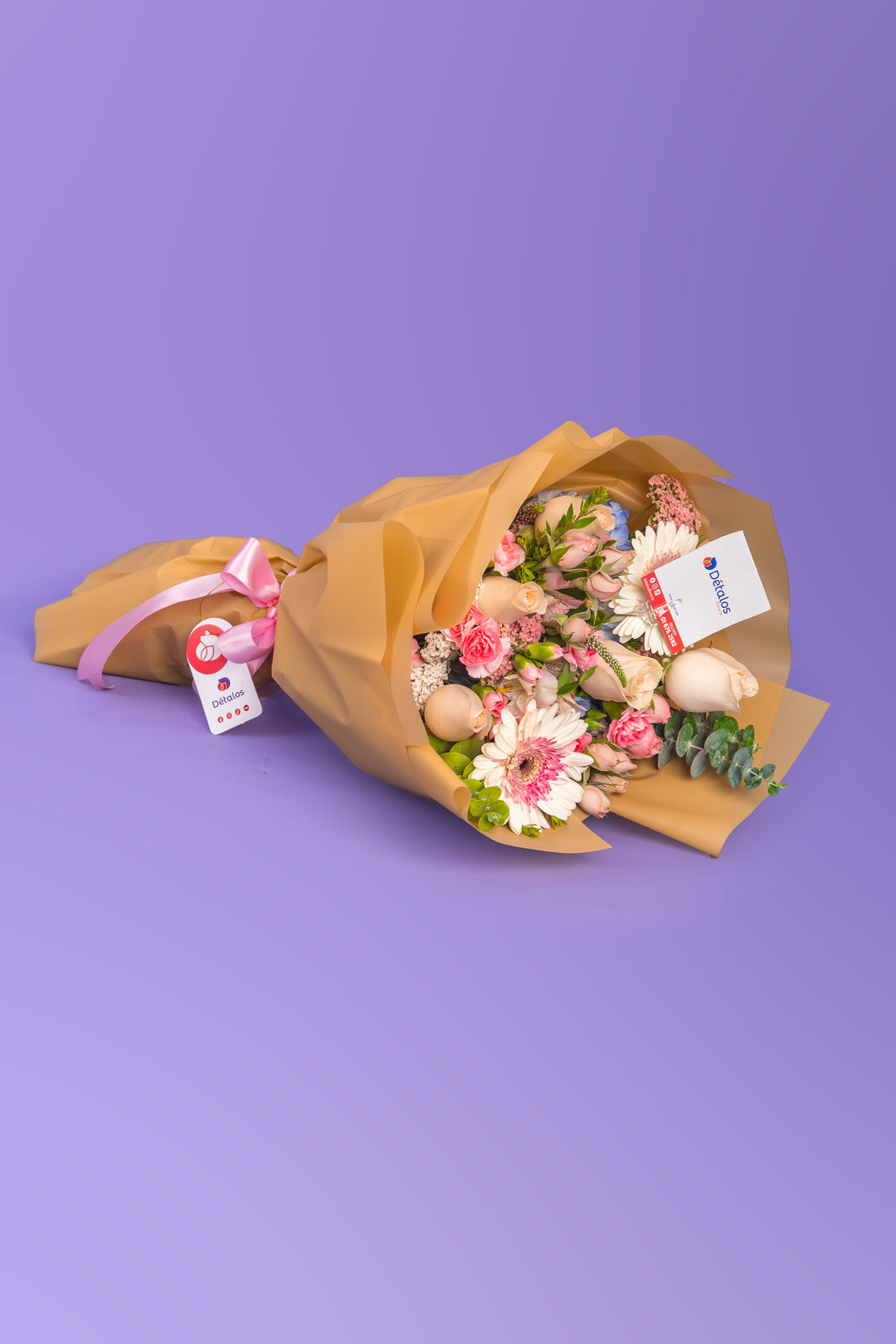 Ramo de rosas con gerberas