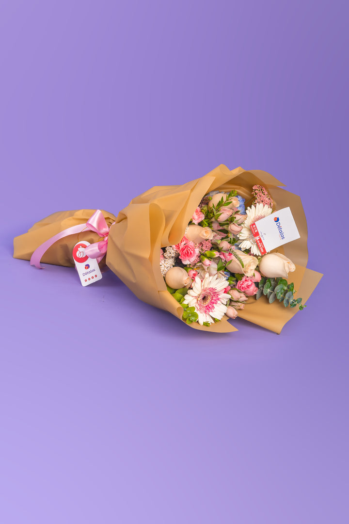 Ramo de rosas con gerberas