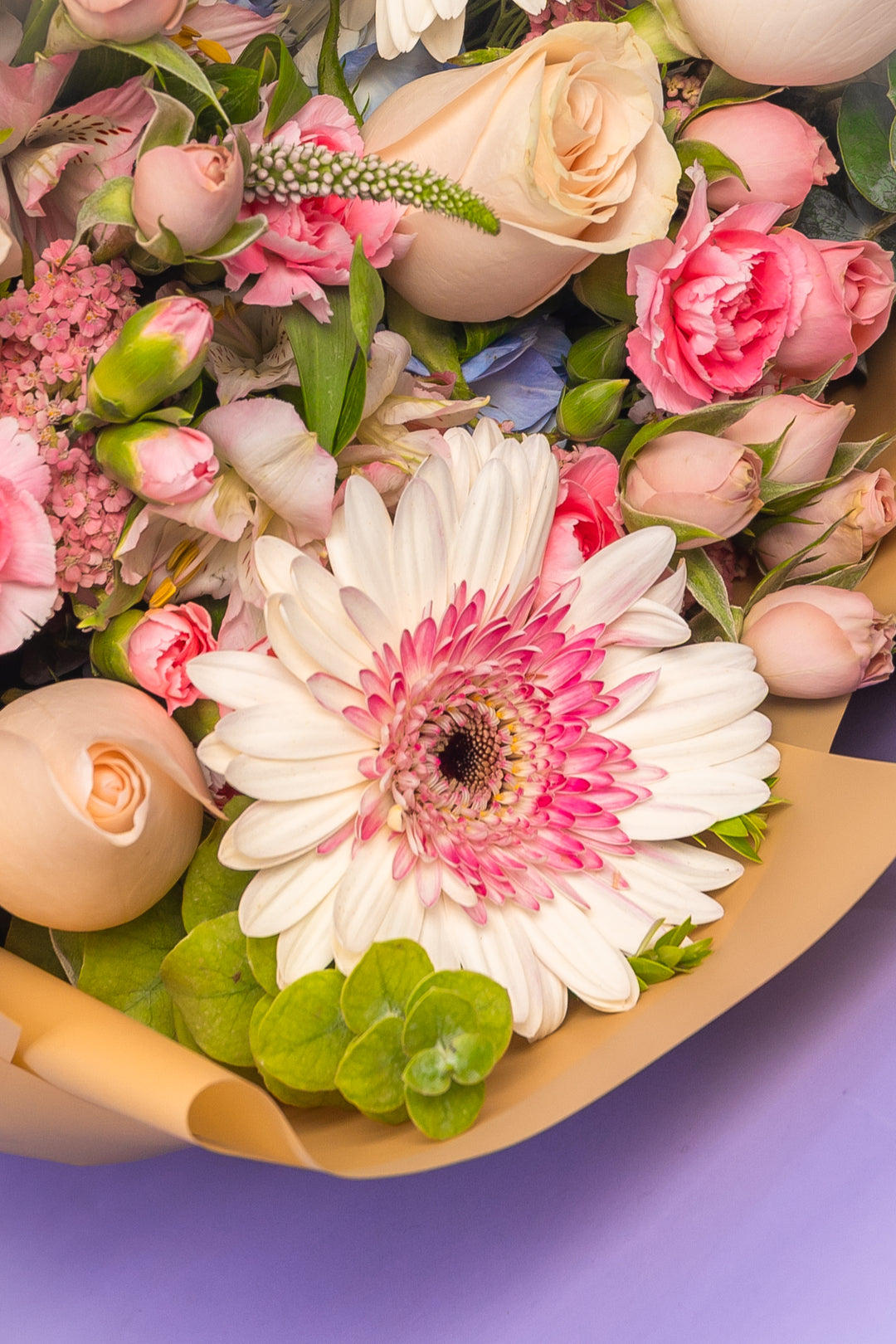 Ramo de rosas con gerberas