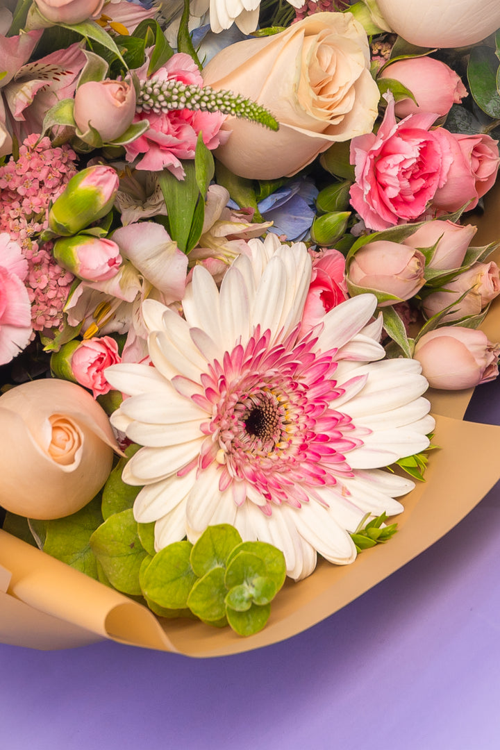 Ramo de rosas con gerberas