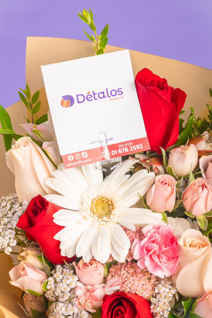 Ramo de mini rosas con rosas y gerbera